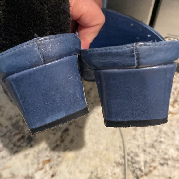 Size 8 1/2 blue leather mules - Picture 3 of 5